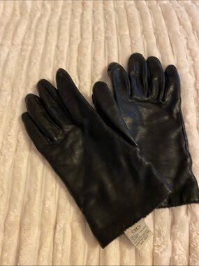 Classic Black Leather Women's Gloves with Warm Lining